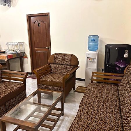 Lahiru Airport Villa Andiambalama ภายนอก รูปภาพ