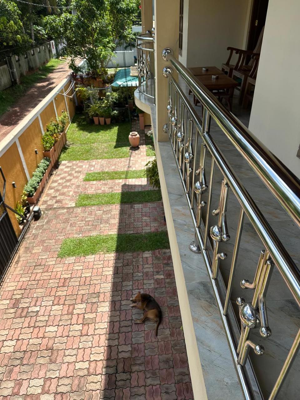 Lahiru Airport Villa Andiambalama ภายนอก รูปภาพ