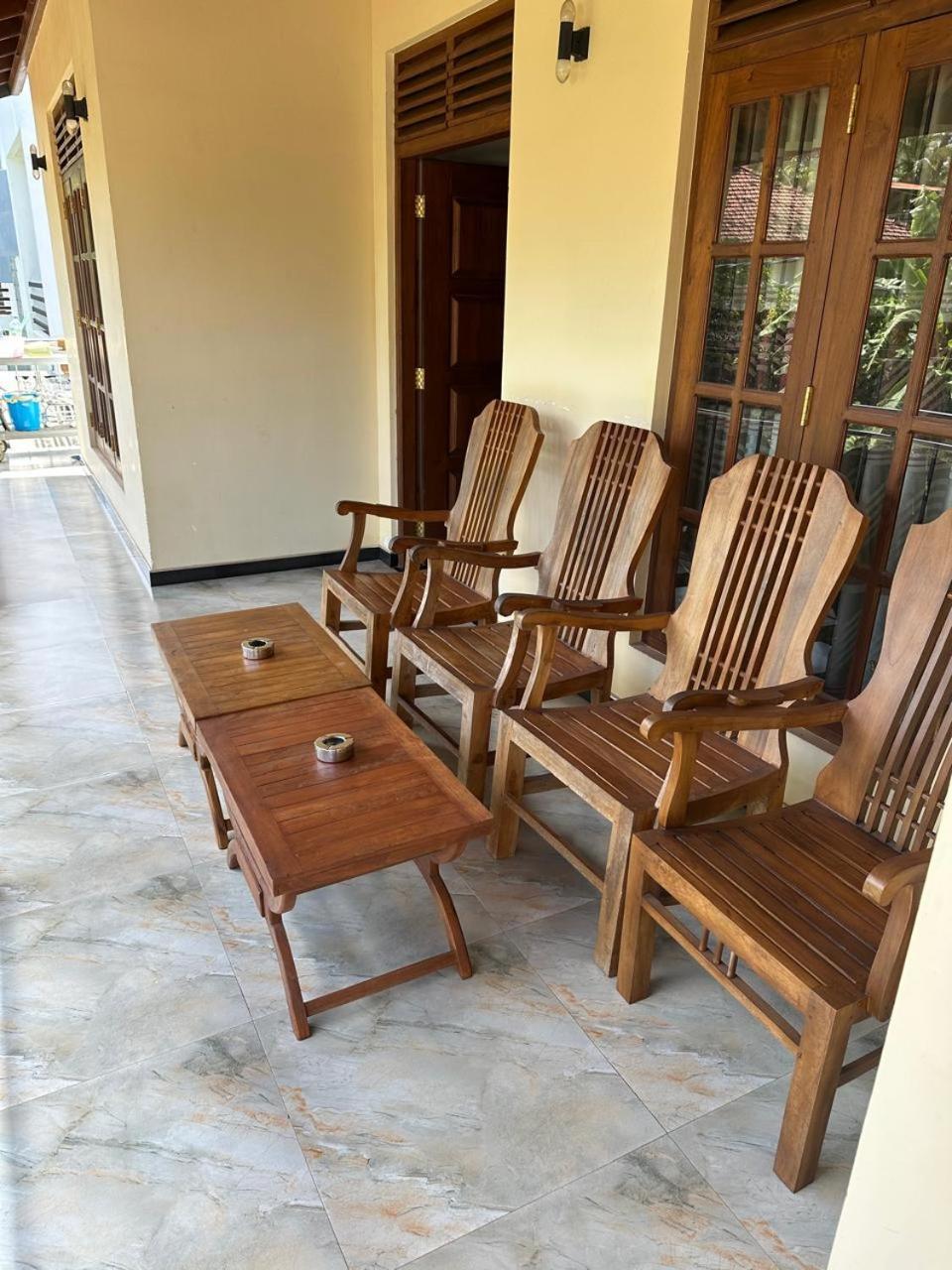 Lahiru Airport Villa Andiambalama ภายนอก รูปภาพ