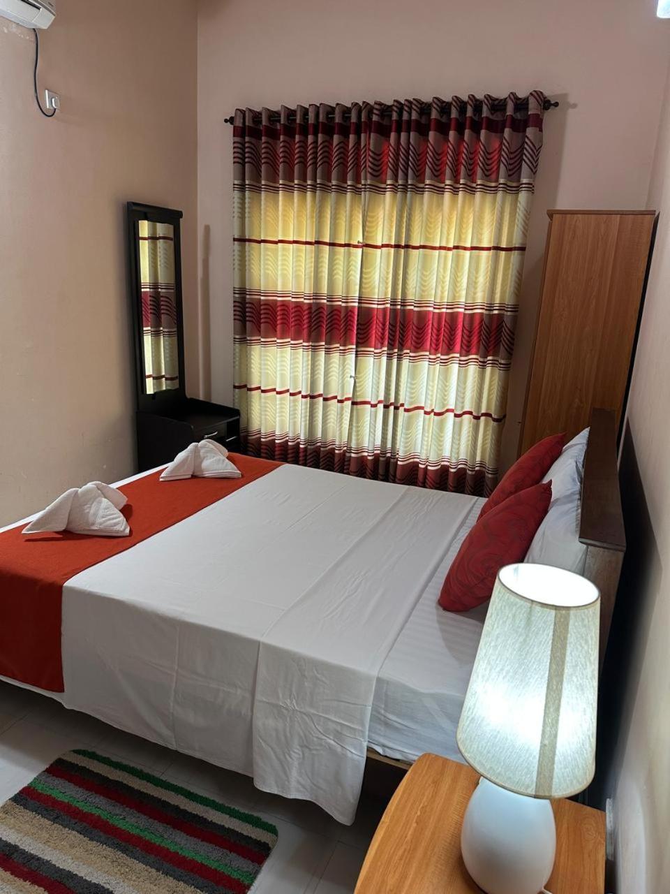 Lahiru Airport Villa Andiambalama ภายนอก รูปภาพ