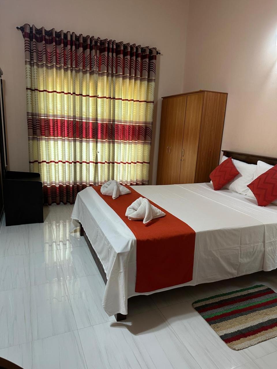 Lahiru Airport Villa Andiambalama ภายนอก รูปภาพ