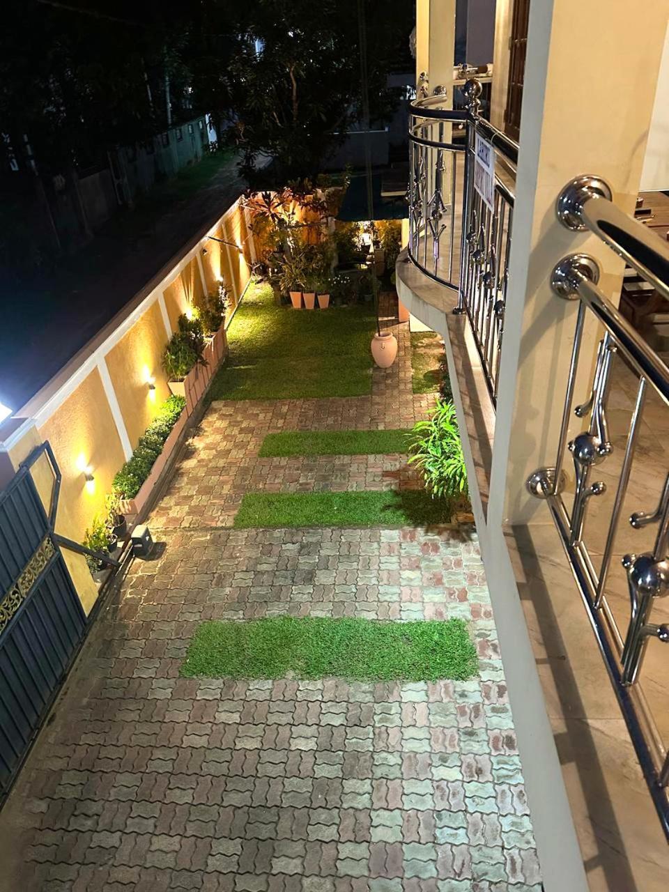 Lahiru Airport Villa Andiambalama ภายนอก รูปภาพ